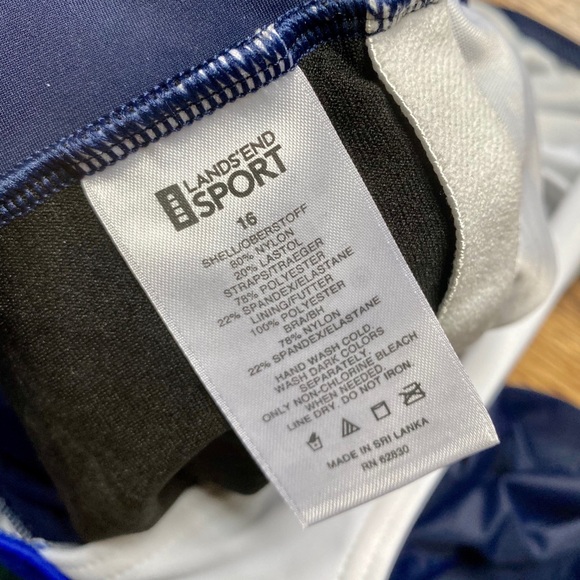 Lands End Sport One Piece Bathing Suit - Picture 10 of 10